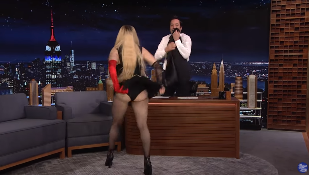 Madonna sa v talk show poriadne odviazala.
