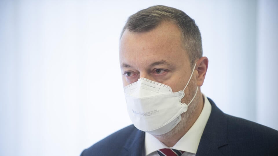 Na snímke minister práce, sociálnych vecí a rodiny SR Milan Krajniak (Sme rodina) počas tlačovej konferencie na tému: Nezamestnanosť stále klesá, október potvrdil pozitívny trend na trhu práce 19. novembra 2021 v Bratislave. FOTO TASR - Jakub Kotian