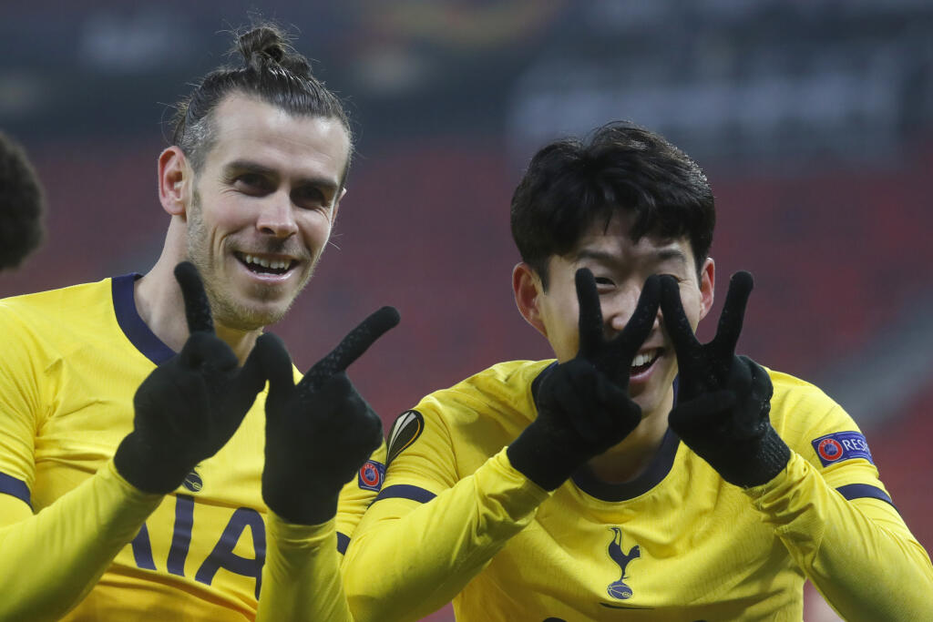JB 31 Budapešť - Hráč Tottenhamu Son Heung-min (vpravo) oslavuje so spoluhráčom Garethom Baleom úvodný gól do bránky Wolfsbergeru v zápase osemfinále Európskej ligy Wolfsberger AC - Tottenham Hotspur v Budapešti 18. februára 2021. FOTO TASR/AP
Tottenham's Son Heung-min, right, celebrates after scoring his side's first goal with Gareth Bale during the Europa League round of 32, first leg, soccer match between Wolfsberger AC and Tottenham Hotspur at the Puskas Arena stadium in Budapest, Hungary,