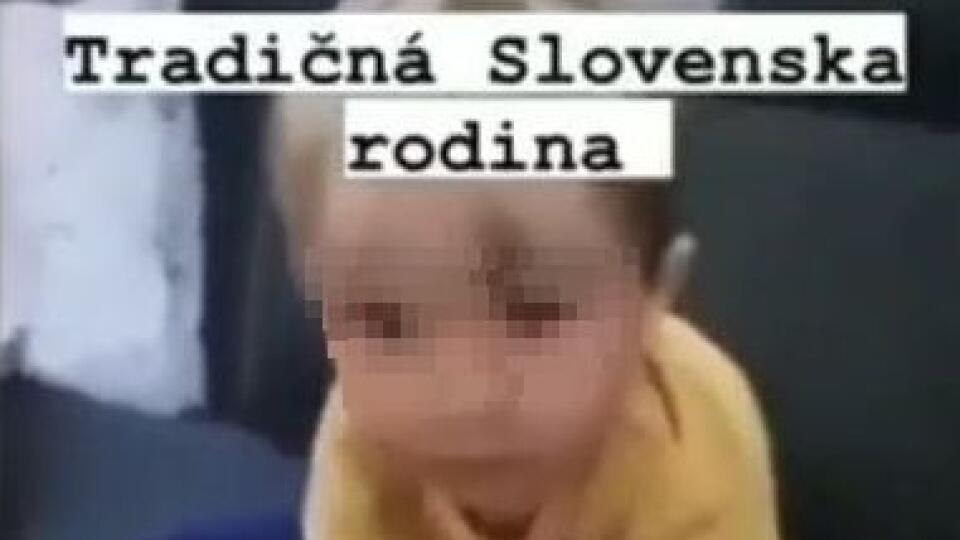 Matka otázkami "provokuje" dieťa k vulgárnej odpovedi.