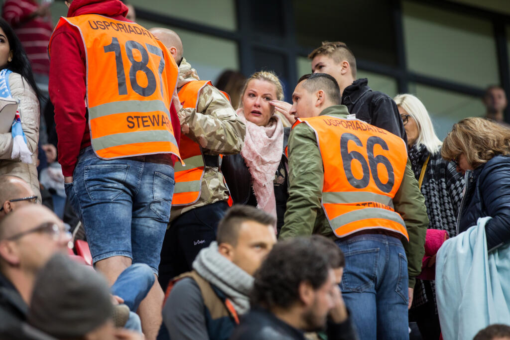 V derby v septembri v roku 2018 prišli vtedajšieho trénera Slovana Martina Ševelu podporiť do Trnavy aj rodinní príslušníci. Dostali sa však do konfliktu s fanúšikmi Spartaka, Ševelovho syna dokonca napadli.