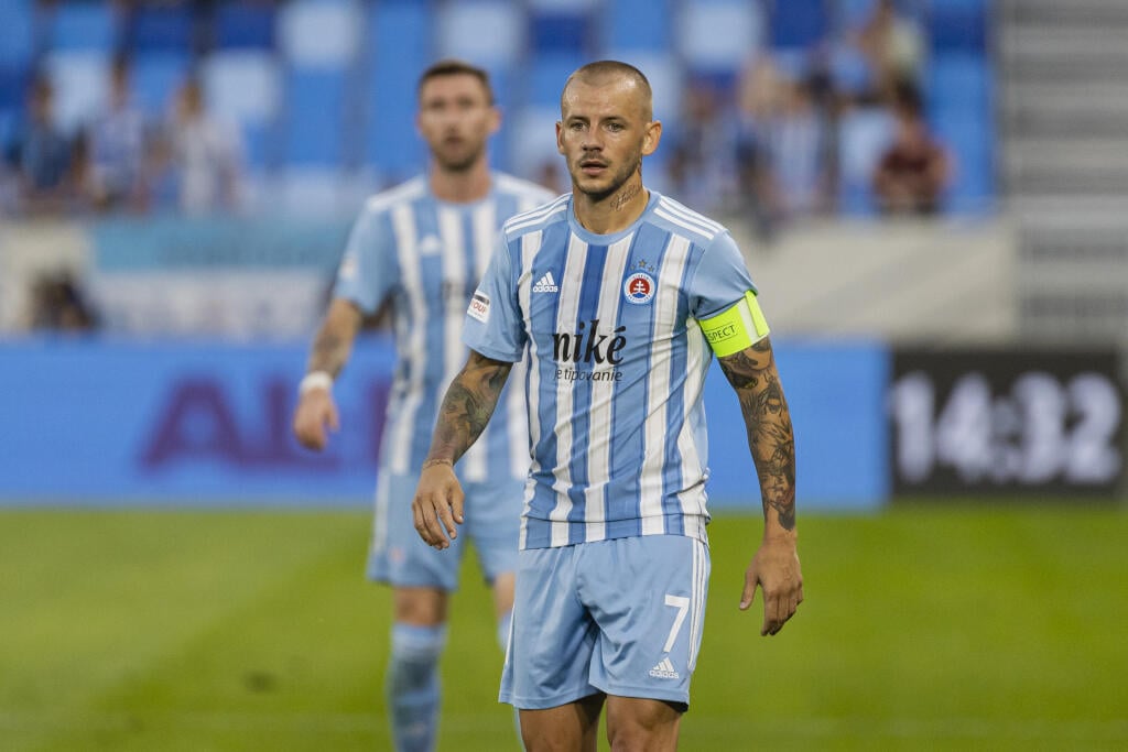 Na snímke Vladimír Weiss v roli kapitána počas prvého zápasu prvého predkola UEFA Ligy Majstrov 2022/23 medzi ŠK Slovan Bratislava a FC Dinami Batumi.