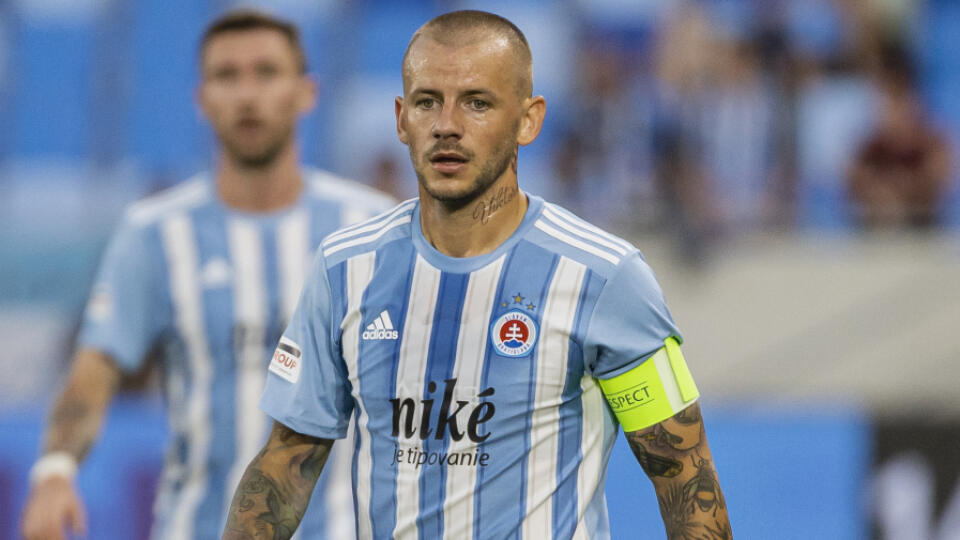 Na snímke Vladimír Weiss v roli kapitána počas prvého zápasu prvého predkola UEFA Ligy Majstrov 2022/23 medzi ŠK Slovan Bratislava a FC Dinami Batumi.