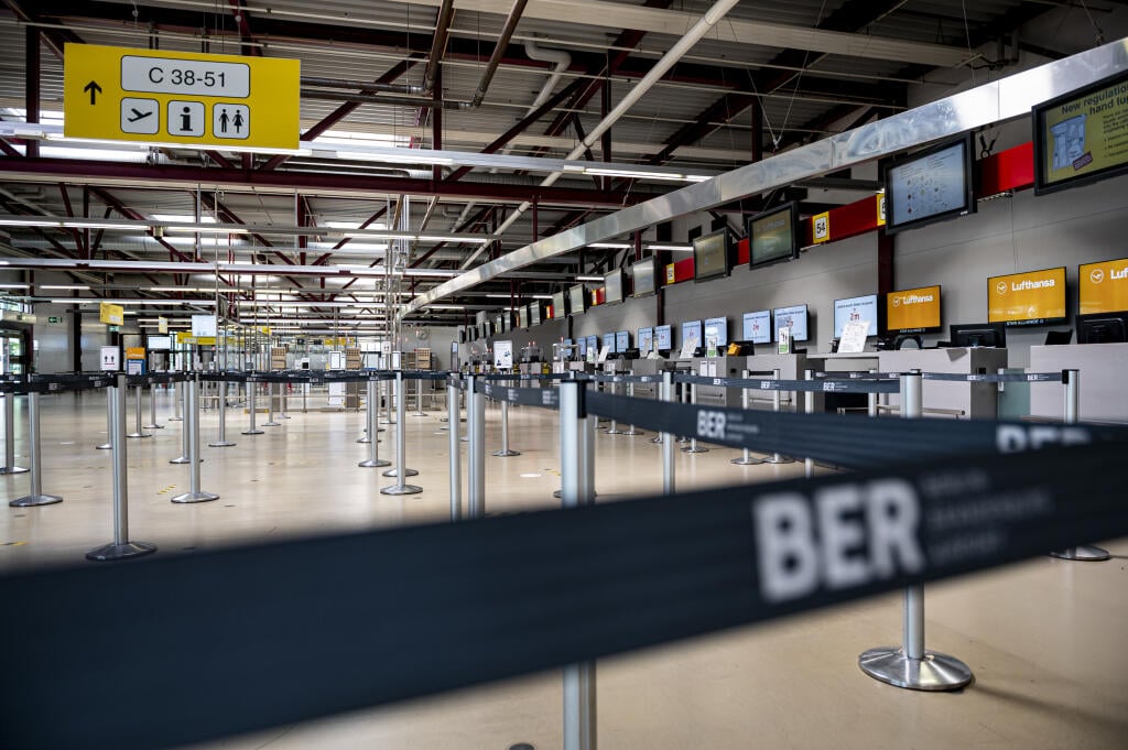KK33 Berlín - Na snímke prázdna hala na letisku Tegel v Berlíne 20. mája 2020. Berlínske letisko Tegel sa zrejme stane 