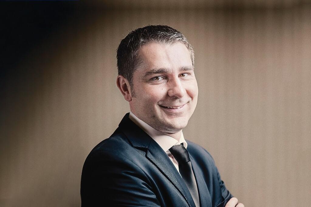 Rumun Horatiu Tepes priniesol vo výrobe logistike striech doslova revolúciu.