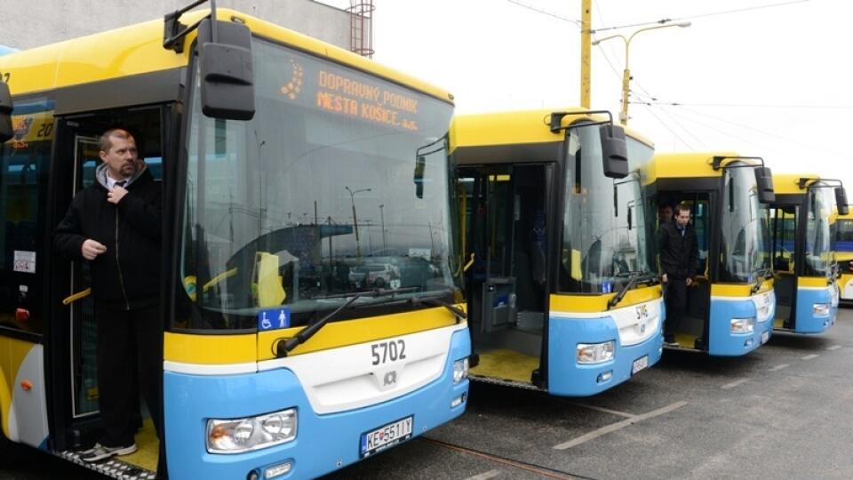 Košická mestská hromadná doprava má nové autobusy.
