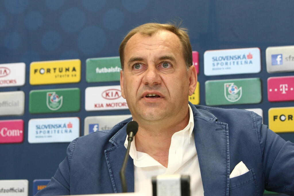 Weiss viedol Slovan v sezóne 2011/2012.