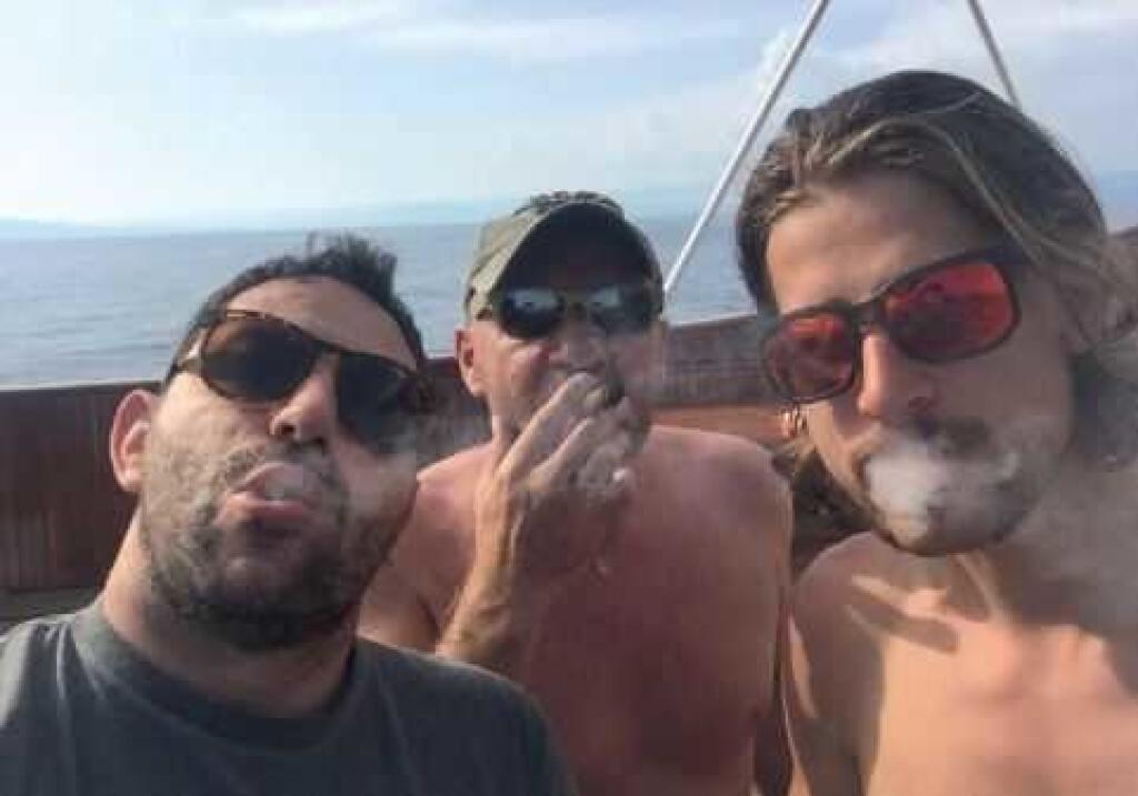 Peter Sagan zachytený pri vychutnávaní si cigaretky.
