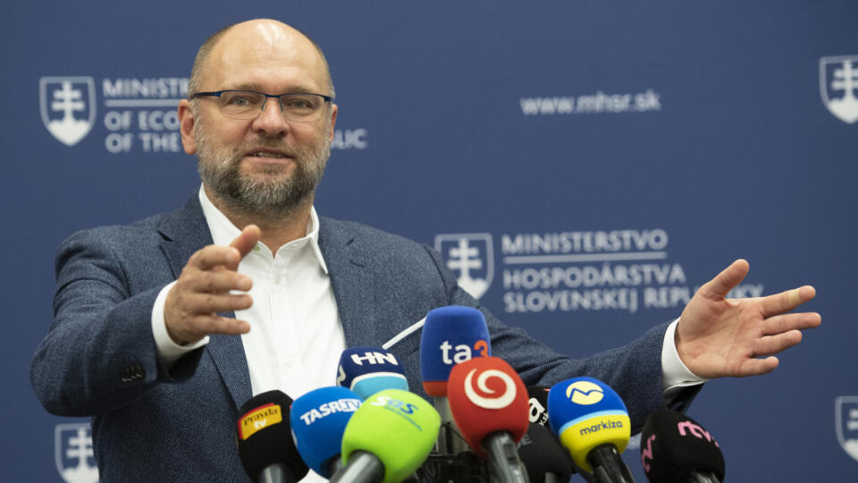 Na snímke minister hospodárstva SR Richard Sulík (SaS) počas tlačovej konferencie k preprave ropy ropovodom Družba v Bratislave v stredu 10. augusta 2022. FOTO TASR - Pavel Neubauer