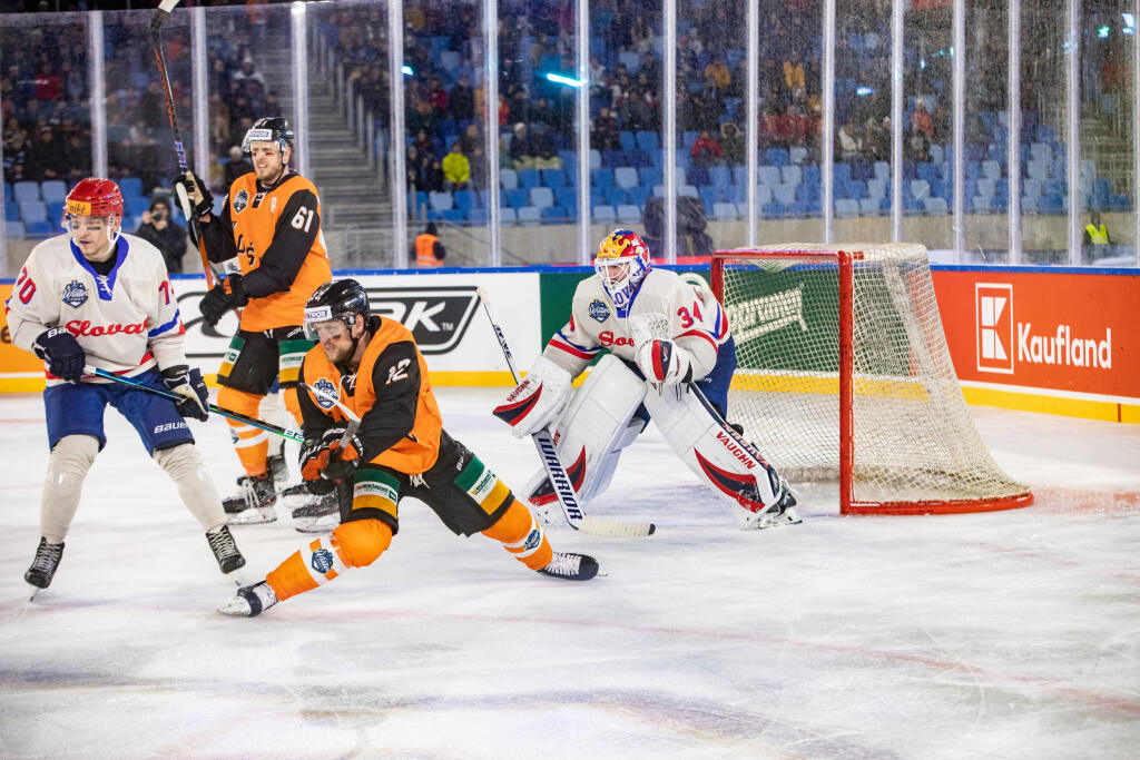Hokejový zápas medzi HC Slovan a Košice (Winter games)