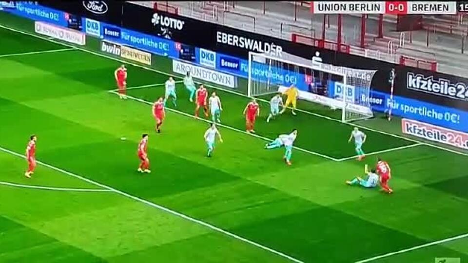 Väčšieho smoliara ste už dlho nevideli: Futbalista Brém to schytal trikrát za sebou