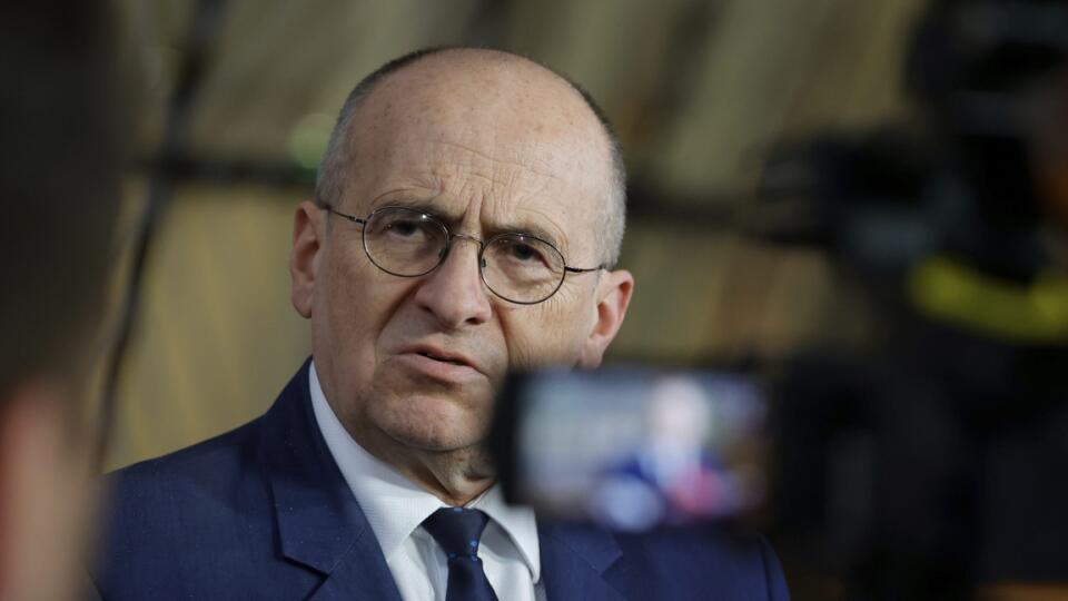 EBE 27 Brusel - Na snímke poľský minister zahraničných vecí Zbigniew Rau informuje zástupcov médií po zasadnutí Rady EÚ pre zahraničné veci na úrovni ministrov zahraničných vecí a obrany v Bruseli v pondelok 21. marca 2022. Ministri rokovali o tom, ako reagovať na inváziu Ruska na Ukrajinu. FOTO TASR/AP
Foreign minister of Poland Zbigniew Rau speaks to the press after the EU foreign and defense ministers council at the Europa building in Brussels, Monday, March 21, 2022. European foreign and
