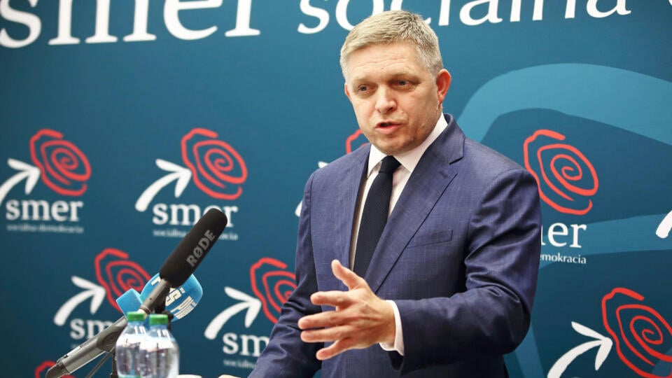 Na snímke je tlačová konferencia strany Smer-SD kde sa Robert Fico vyjadril k téme threema. 