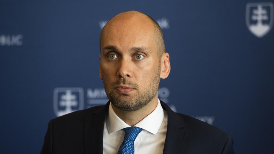 Na snímke štátny tajomník ministerstva hospodárstva SR Karol Galek počas tlačovej konferencie pri príležitosti podpísania memoranda so zahraničnou energetickou spoločnosťou E.ON v Bratislave 30. júla 2020. FOTO TASR - Jaroslav Novák