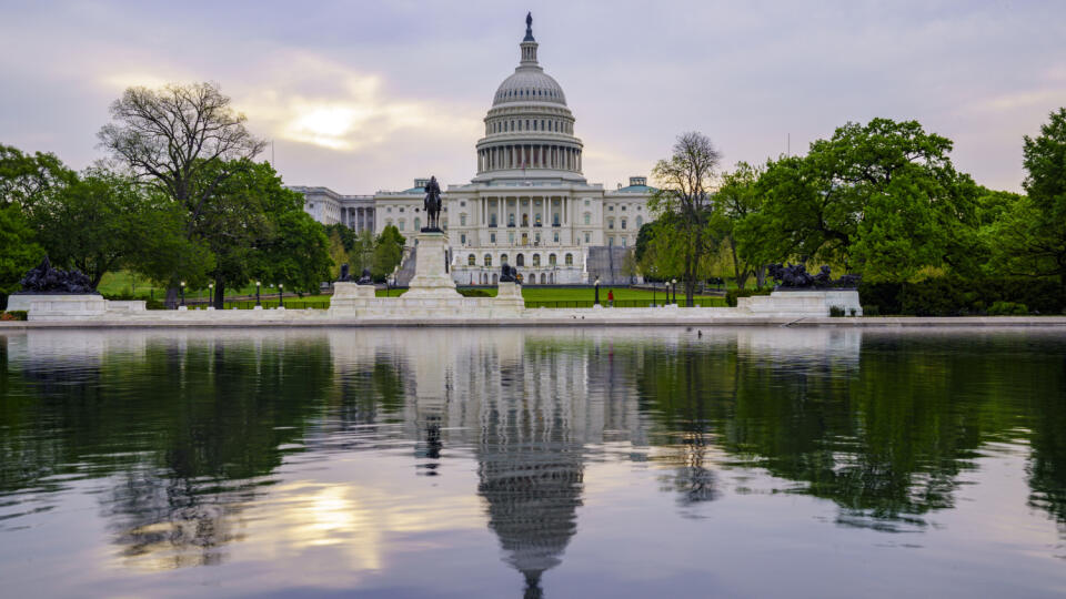 JB 34 Washington - Pohľad na budovu amerického Kapitolu vo Washingtone 28. apríla 2021. Dnes sa uskutoční spoločné zasadnutie oboch komôr Kongresu USA, na ktorom americký prezident Joe Biden vystúpi s prejavom pri príležitosti svojich prvých 100 dní vo funkcii. FOTO TASR/AP
The Capitol is seen in Washington, early Wednesday, April 28, 2021, as President Joe Biden prepares to address House and Senate lawmakers on his first 100 days in office. Biden will speak before a pared-down gathering of mas