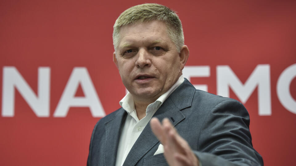 Na snímke predseda strany SMER - sociálna demokracia Robert Fico prichádza na tlačovú konferenciu strany SMER-SD k téme výzvy predsedu strany k sociálnym partnerom a aktuálnym politickým otázkam, 26. mája 2020 v Bratislave. FOTO TASR - Pavol Zachar