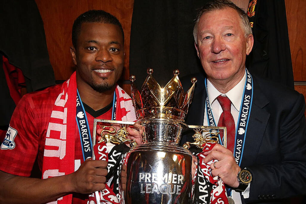 Sir Alex Ferguson oceňoval u Evru jeho vodcovské schopnosti aj v pozícii kapitána červených diablov a tiež ho označil za jedného z najlepších ľavých obrancov v Európe.