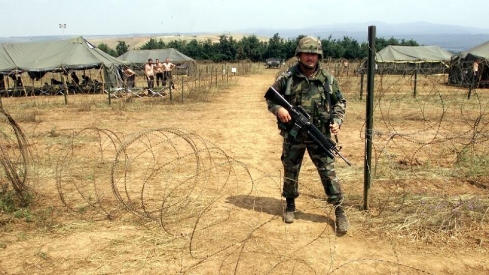 V Kosove sa pravdepodobne zatvára veľká americká základňa Bondsteel pri meste Uroševac, na ktorej sa v roku 1999 nachádzalo dokonca až 7000 amerických vojakov.