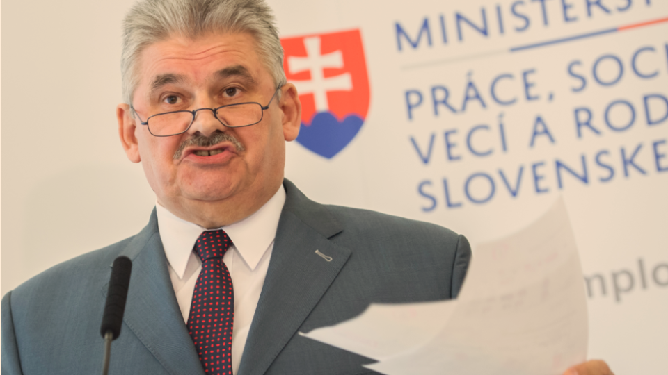 Minister práce a sociálnych vecí Ján Richter chce trestať špekulantov.