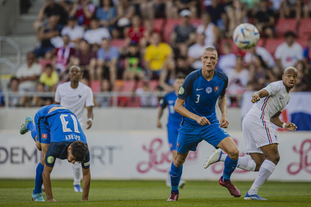 Na snímke Jakub Luka počas zápasu A-skupiny Majstrovstiev Európy vo futbale hráčov do 19 rokov medzi reprezenáciami Slovenska a Francúzska na Štadióne Antona Malatinského v Trnave.