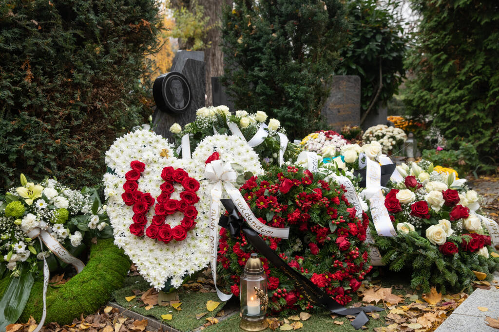 Takto vyzeral po smrti Dušana Pašeka hrob jeho otca Dušana staršieho, ktorý tiež spáchal samovraždu.