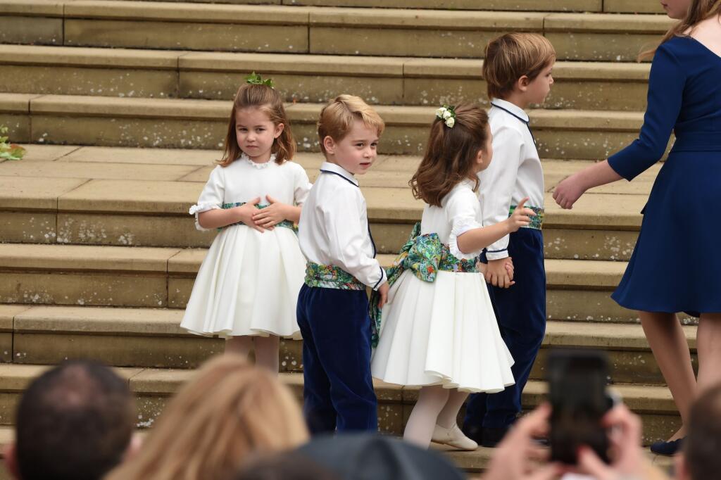 Princezná Charlotte a princ Geirge na svadbe princeznej Eugenie.