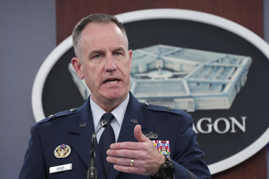 KK46 Washington - Na snímke hovorca Pentagónu Pat Ryder hovorí počas vyhlásenia 15. novembra 2022 vo Washingtone. Americké ministerstvo obrany v utorok uviedlo, že nemôže potvrdiť medializované správy, že do Poľska dopadli dve ruské rakety. Tieto správy však dôkladne vyšetruje, informuje TASR na základe správy agentúry AFP. FOTO TASR/AP
Pentagon spokesman Air Force Brig. Gen. Patrick Ryder, speaks during a briefing at the Pentagon in Washington, Tuesday, Nov. 15, 2022. (AP Photo/Manuel Balce Cen