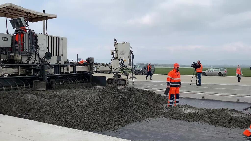 Bratislavské letisko prešlo bleskovou opravou. Stavebníci mali na práce len zopár dní