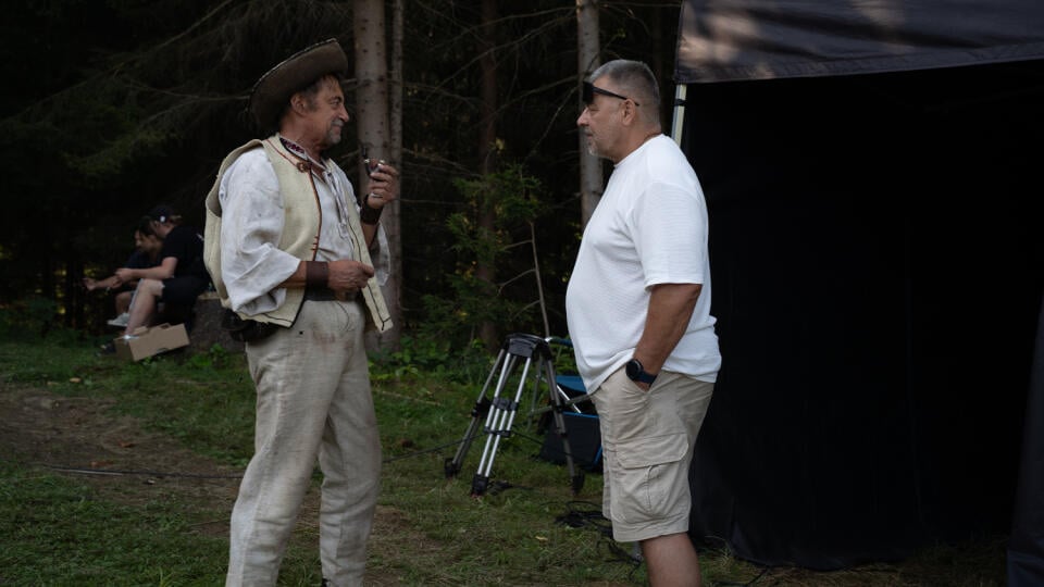 STVR začala nakrúcať televízny film Výkriky bez ozveny v réžii Mareka Ťapáka (vpravo).