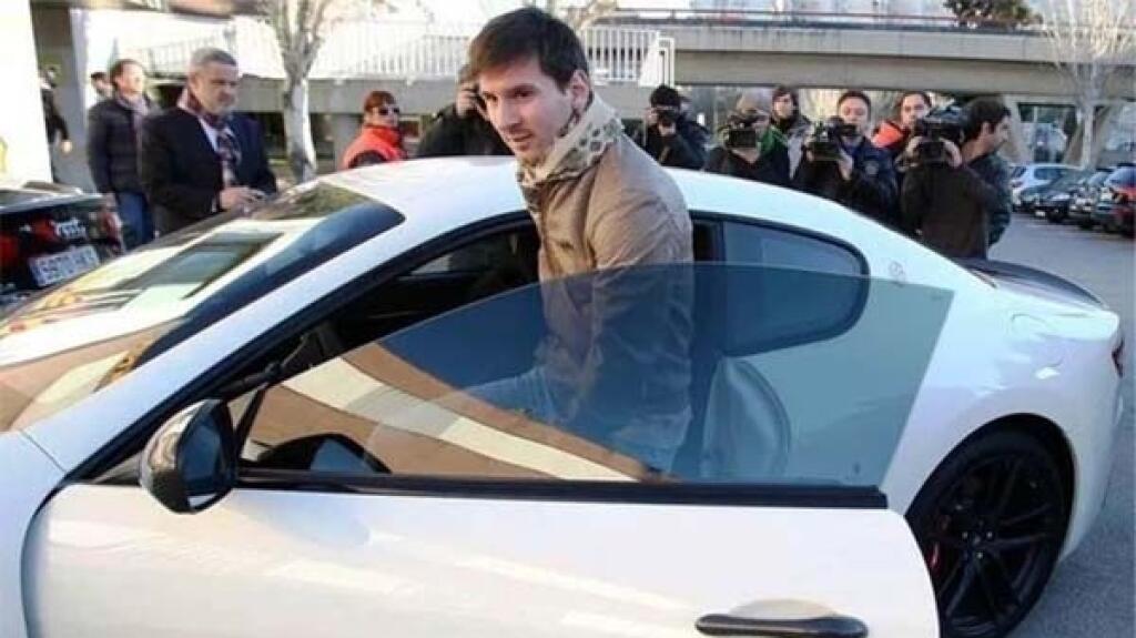 Na začiatku seniorskej kariéry vyfasoval Lionel Messi od FC Barcelona Toyotu.
