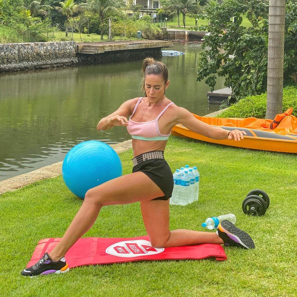 Aj fotografie zo súkromného archívu sú súčasťou instagramového účtu sexi brazílskej freestylerky Natalie Guitlerovej.
