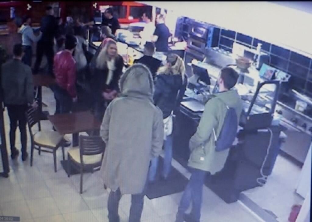 Weiss mal byť k nim agresívny a narobiť podniku aj materiálne škody.