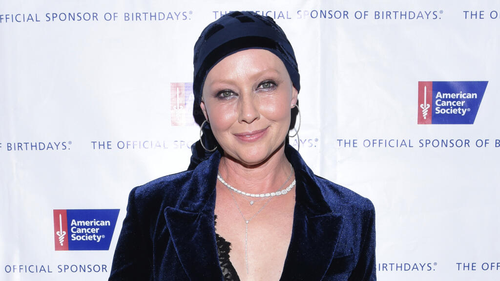 Shannen Doherty arrives at American Cancer Society's Giants of Science Los Angeles Gala on November 5, 2016 in Los Angeles, California.