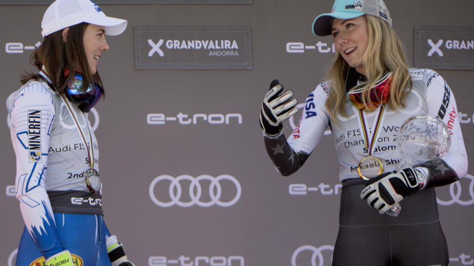 Slovenská lyžiarka Petra Vlhová a Američanka Mikaela Shiffrinová