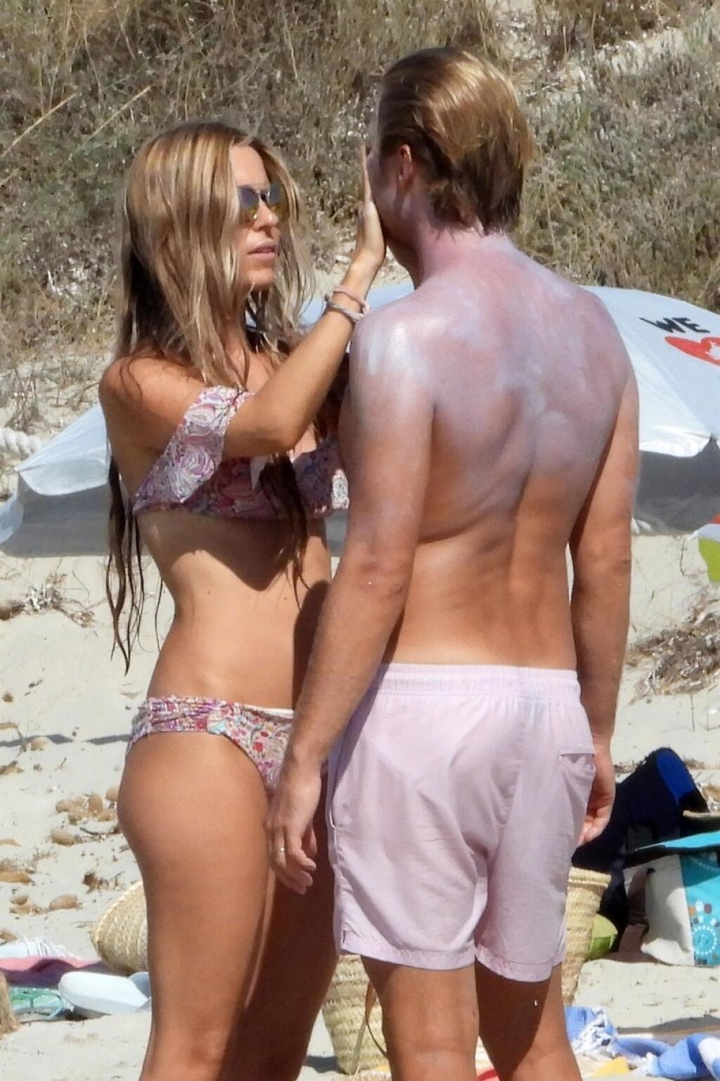 Bývalý pretekár FC Nico Rosberg si užíval s rodinkou v lete na ostrove Formentera. Pozornosť pútala najmä jeho manželka Vivian.
