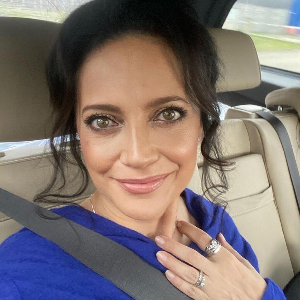 Nenápadné, ale aj také, čo padnú ihneď do oka. Lucie Bílá má rada šperky a je jedno, či sú hriešne drahé, alebo ju krášli len bižutéria. Každý z nich rozpráva príbeh...