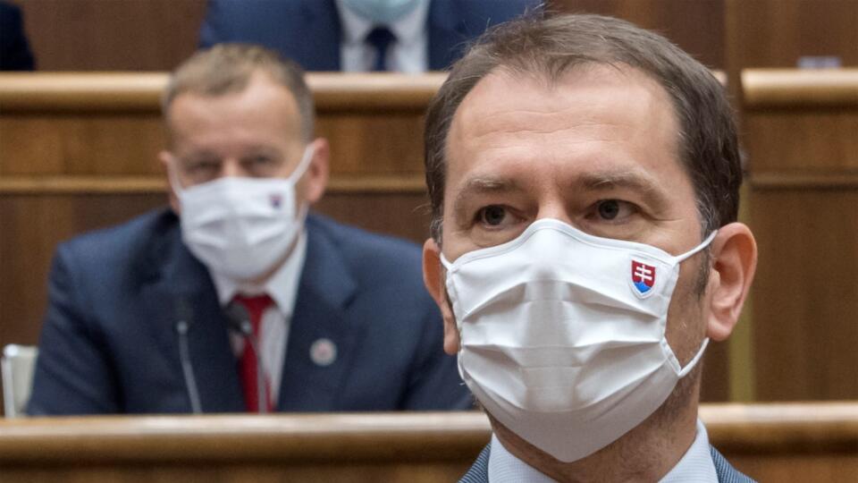 Na snímke v popredí predseda vlády SR Igor Matovič (OĽaNO) a v pozadí predseda parlamentu SR Boris Kollár (Sme rodina) počas príhovoru v rámci 16. schôdze NR SR 23. októbra 2020 v Bratislave.