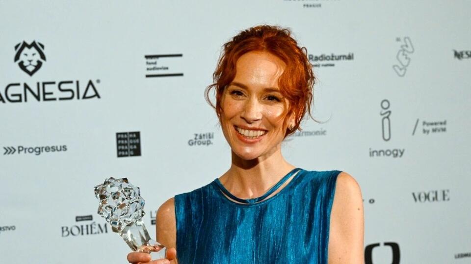 Táňa Pauhofová získala Českého leva za rolu českej rozhlasovej novinárky Věry Šťovíčkovej-Heroldovej vo filme Vlny.