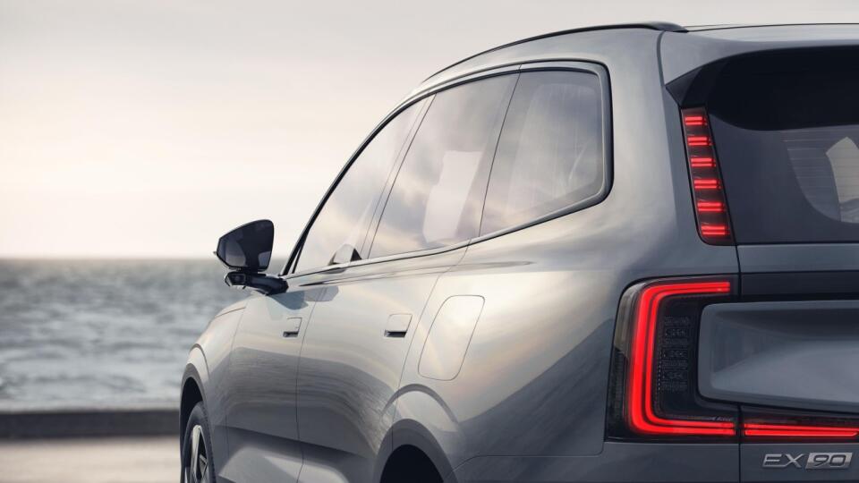 Volvo EX90.