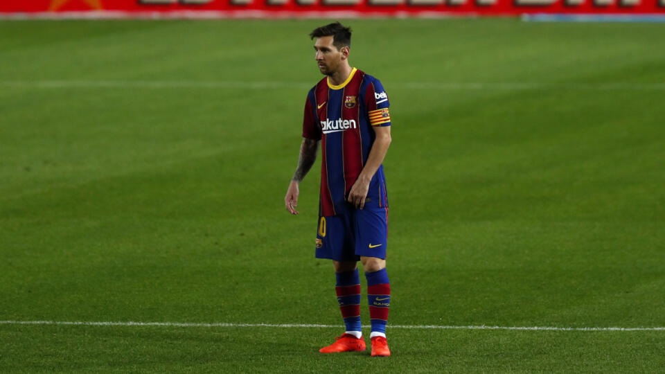 KK2 Barcelona - Lionel Messi z FC Barcelony v zápase 5. kola španielskej La Ligy FC Barcelona - FC Sevilla 4. októbra 2020 v Barcelone.
Barcelona's Lionel Messi waits for the ball during the Spanish La Liga soccer match between FC Barcelona and Sevilla FC at the Camp Nou stadium in Barcelona, Spain, Sunday, Oct. 4, 2020. (AP Photo/Joan Monfort)