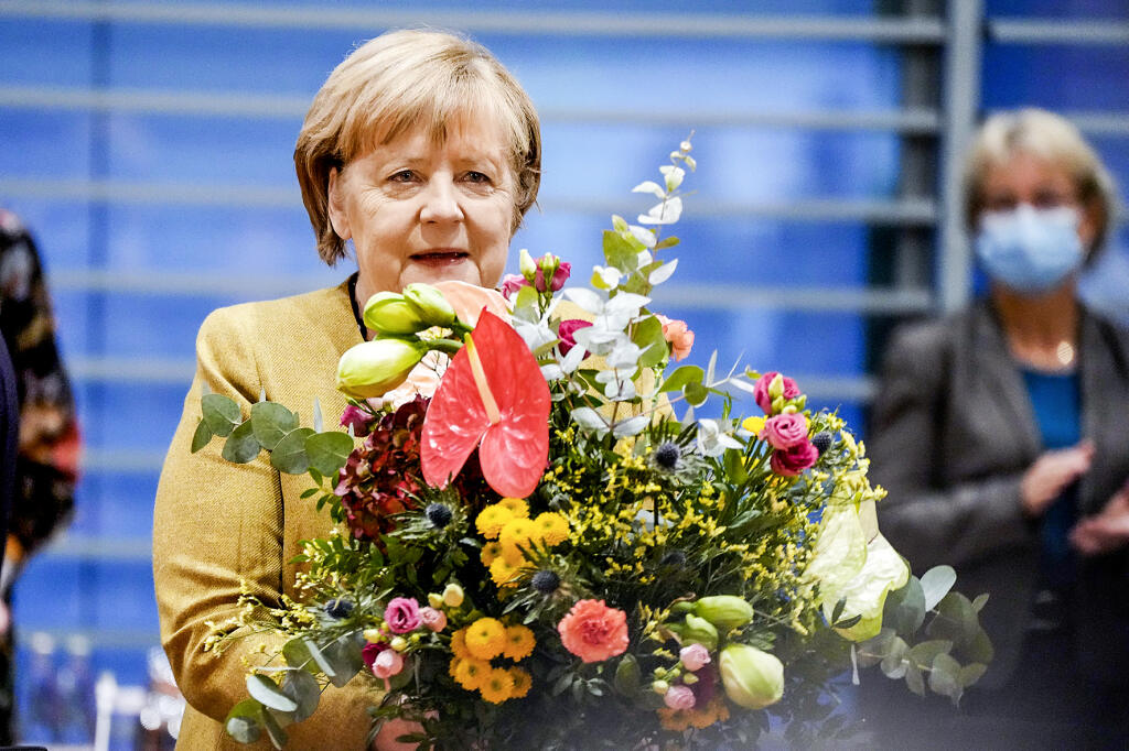 Angela Merkelová s kvetmi.