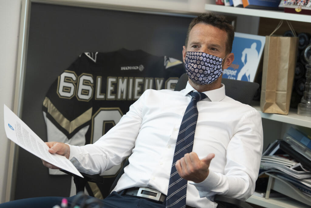 Na snímke riaditeľ spoločnosti Pro-Hokej Richard Lintner počas brífingu v Bratislave vo štvrtok 14. mája 2020. FOTO TASR - Pavel Neubauer