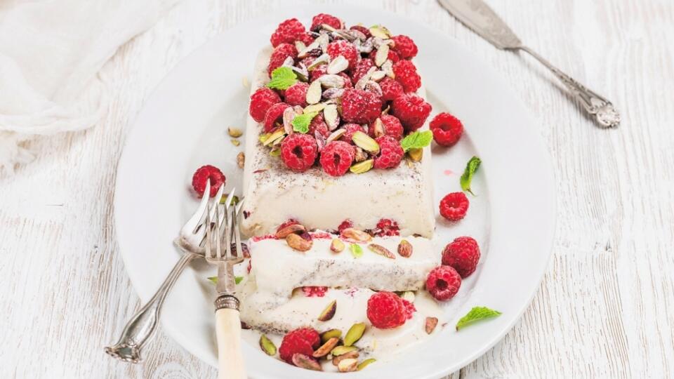 Homemade semifreddo with pistachio