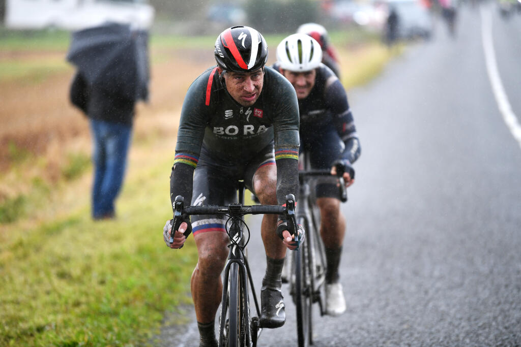 Peter Sagan na Paríž - Roubaix bojoval nielen s náročnými kockami, ale aj dažďom.