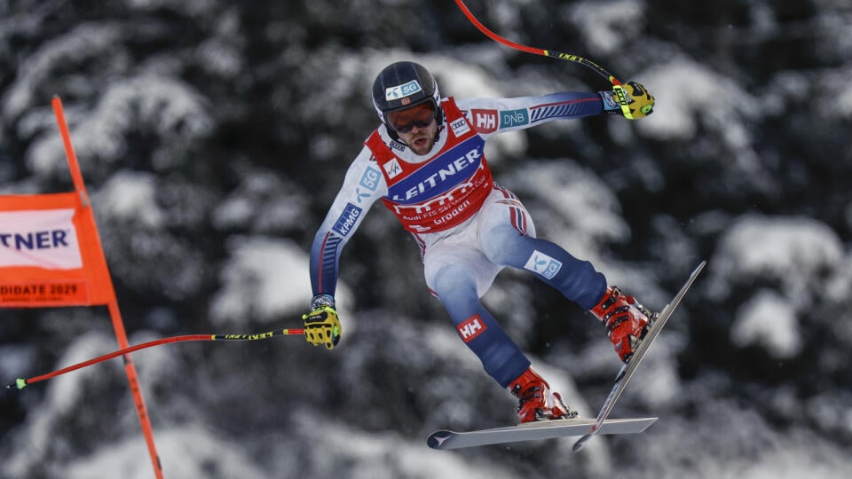 KK31 Val Gardena  - Na snímke Nór Aleksander Aamodt Kilde počas zjazdu Svetového pohára alpských lyžiarov v talianskom stredisku Val Gardena vo štvrtok 14. decembra 2023. FOTO TASR/AP
Norway's Aleksander Aamodt Kilde speeds down the course during an alpine ski, men's World Cup downhill race, in Val Gardena, Italy, Thursday, Dec. 14, 2023. (AP Photo/Gabriele Facciotti)