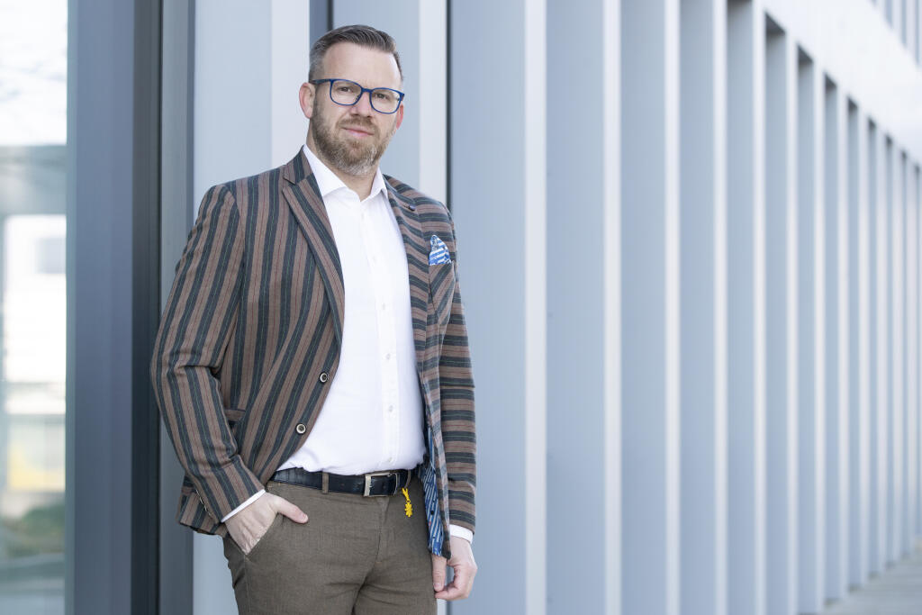 JUDr. Miloš Kvasňovský, vedúci partner a zakladateľ advokátskej kancelárie KVASŇOVSKÝ & PARTNERS.