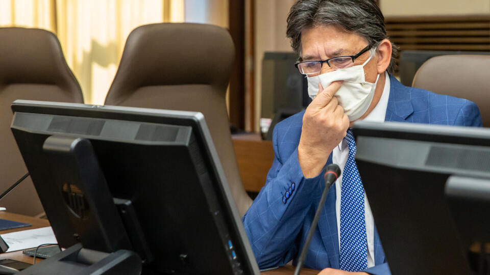 Na snímke je Ján Budaj minister životného prostredia SR na zasadnutí Úradu vlády.