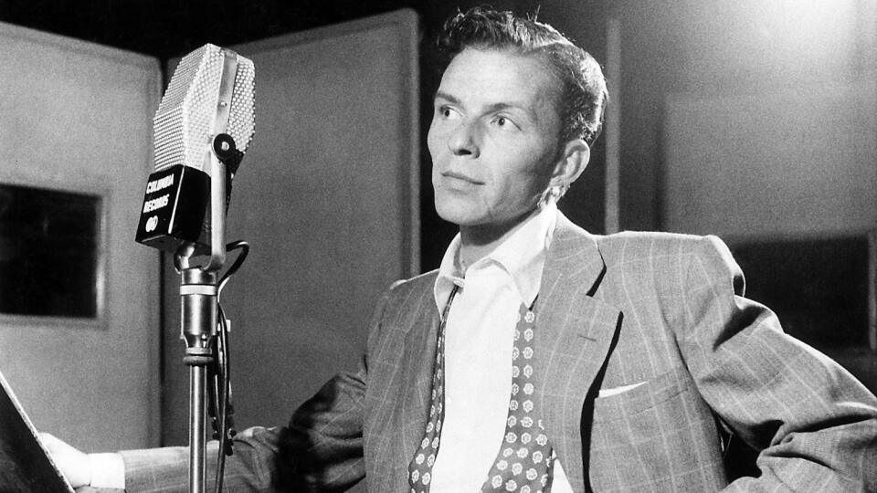 FRANK SINATRA si svojím spevom a vystupovaním podmanil davy fanúšikov.