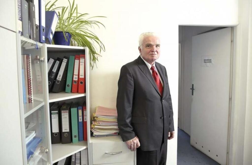 Neprestanem. Odkazuje likvidátor, ktorý ide po Širokom