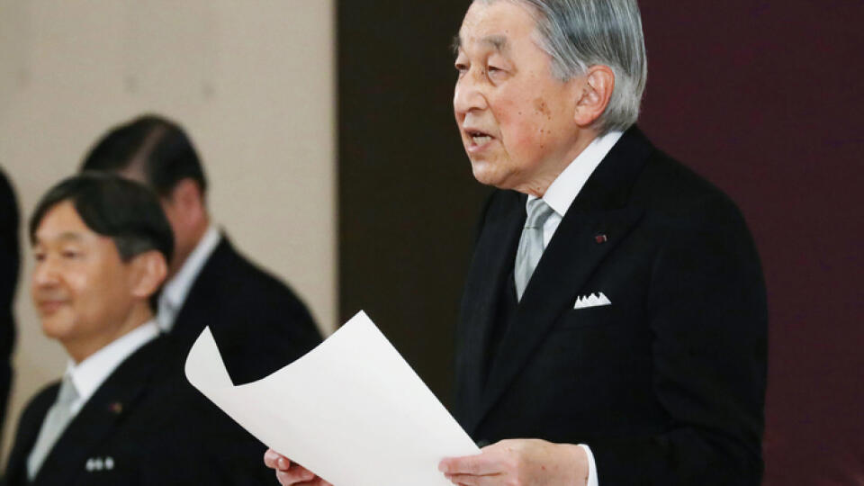 Japonský cisár Akihito v utorok oficiálne abdikoval.